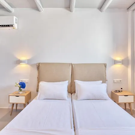 White Cliff * Naousa (Paros)