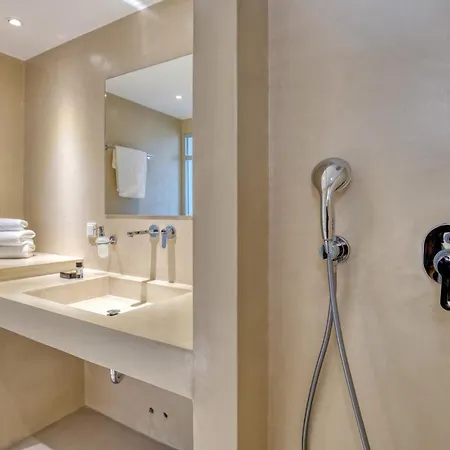 White Cliff Apartment