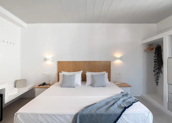 White Cliff Apartamento Naousa