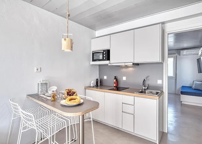 White Cliff Apartamento Naousa