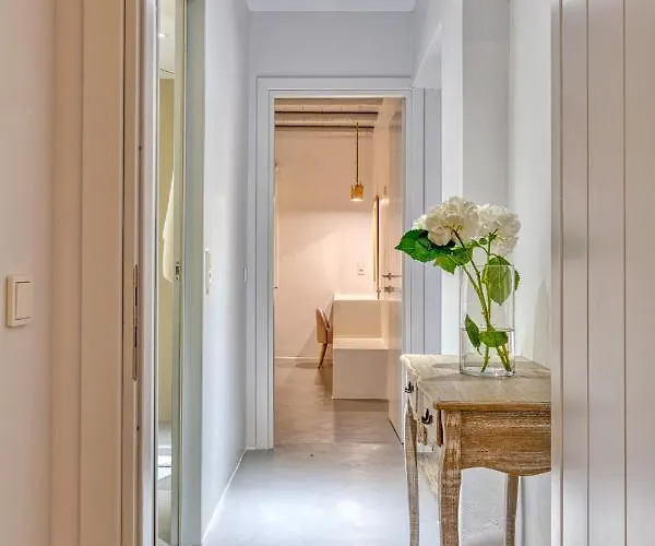 White Cliff Apartamento Naousa