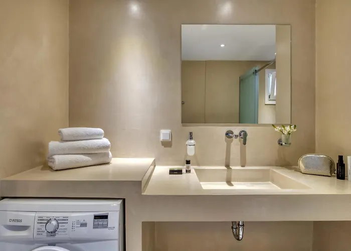 White Cliff Apartamento Naousa